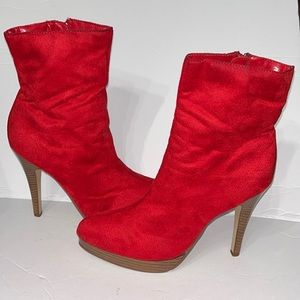 Sexy red faux suede 4.5” sz 8- great for Halloween!